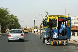 Car rapide à l'approche de Saint Louis
