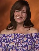 Carla Gugino interprète Verna.