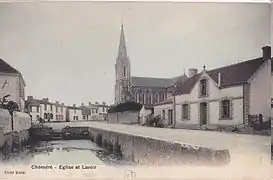 Près de l'église, l'ancien lavoir.