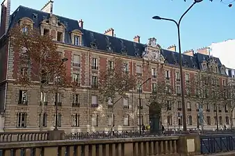 Caserne au no&nbsp;51.