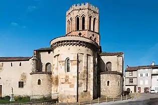 La cathédrale, son chevet et la maison en 2015.