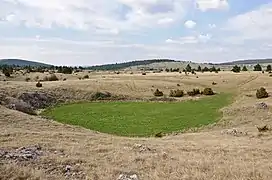 Doline sur le causse de Sauveterre, Ispagnac, Lozère, France.