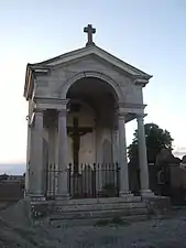 Caveau familial des Polet de Faveaux au cimetière de Mettet.