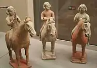 Groupe de musiciennes à cheval, début VIIIe&nbsp;siècle, Musée Cernuschi.
