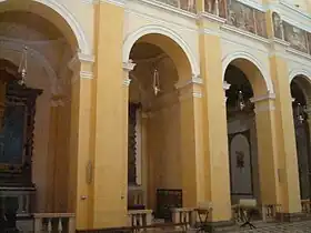 Chapelles côté gauche.