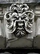 homme vert, détail de façade.