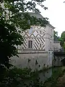 Le bâtiment sur le Nau.