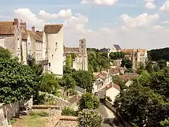 L'ancienne abbaye Saint-Séverin vue de la place du Larry.