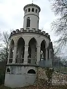 Ancien château d'eau à Gourjade.