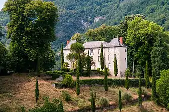 Le château d'Alos en juillet 2021.