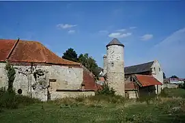 La « Tour étroite », dont la base date du XIIe&nbsp;siècle