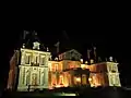 Le château illuminé en nocturne.