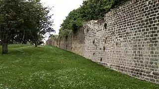 Vestiges de muraille.