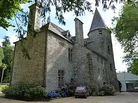 Plestin-les-Grèves : le château de Lesmaës (manoir du XVIe&nbsp;siècle).