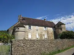 Château de Menétru-le-Vignoble et ses tourelles