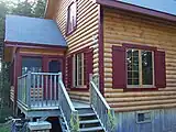 Vue d'un chalet de la zone "Presqu'île" de l'Étang-à-la-truite de la réserve faunique de Matane