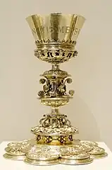 Calice du XVIe&nbsp;siècle portant l'inscription « Sanguis meus vere est potus » (« Mon sang est vraiment un breuvage », Jean 6:55)