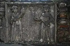 Haut relief de saints Côme et Damien.