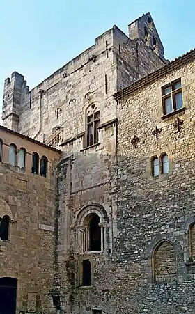 Baie de la chapelle au premier étage de la tour qui occupel'angle sud-est du Palais Vieux des Archevêques à Narbonne