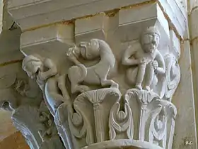 Acrobate puis homme accroupi.