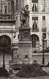 Fontaine Desaix, Paris, place Dauphine, détail d'une photographie de Charles Marville (1865).