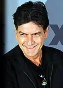 Charlie Sheen dans le rôle de Charlie Harper (saisons 1 à 8)