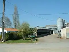 Habitat près d'un corps de ferme (hameau).