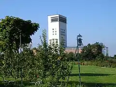 Chevalements 19 et 11.