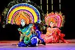 Des artistes du district de Purulia au Bengale occidental interprètant la danse Chhau.