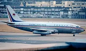 B-1870, l'appareil impliqué dans l'accident, ici à l'aéroport international Kai Tak en 1977.