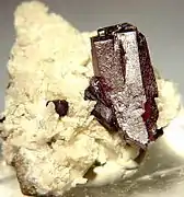 Cinabre sur dolomite, Chine, 3,4&nbsp;×&nbsp;3&nbsp;×&nbsp;1,8&nbsp;cm.