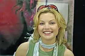 Clare Kramer, actrice interprétant Gloria