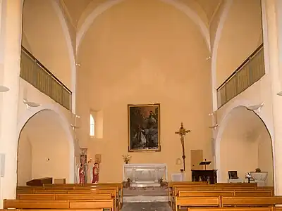 La nef et le chœur.