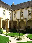 Cloître du prieuré.