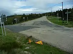 Le croisement (1&nbsp;449&nbsp;m) des routes D362 et D66, à 1,2&nbsp;km du col du Pré de la Dame.