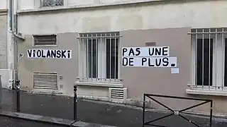 Paris : « Violanski » et « Pas une de plus ».