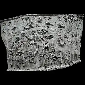 Un groupe de Daces accompagnés de leurs femmes lors d'un sacrifice.