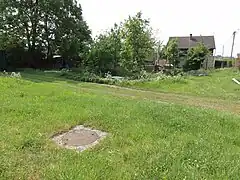 Le puits no&nbsp;2 dans son environnement.