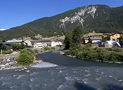 Confluence du Doron (à gauche) et de l'Arc (en face) à Termignon.