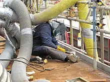 Exemple de position de travail d'un soudeur.