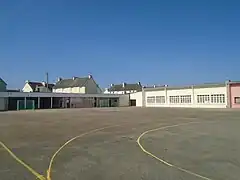 Cour, collège et préau