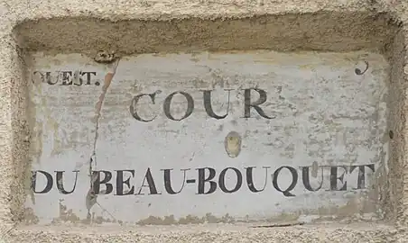 Plaque avec indication du 5ème arrondissement de la ville au cours de la première moitié du XIXe&nbsp;siècle