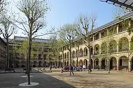 La cour de récréation, à la fin des années 2010.