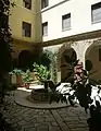 Cour intérieure attenante à l'église