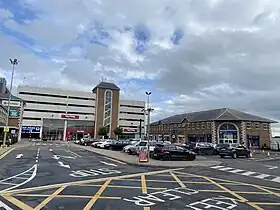 Le centre commercial The Courtyard.