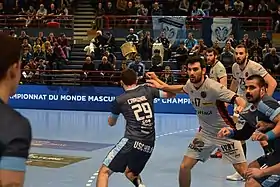 Benjamin Bataille est ici le n°17 blanc