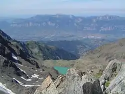 Vue de la vallée du Grésivaudan et du lac Blanc prise du sommet de la Croix de Belledonne.