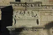 Croix du bourg : détail du socle.