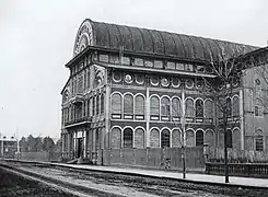 Le Crystal Palace à l'intersection des rues Sainte-Catherine et Victoria