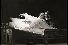 Avec Gyula Csortos dans Le deuil sied à Électre d'Eugene 0'Neill en 1937